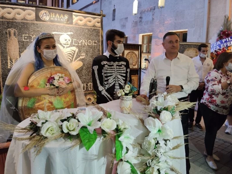 Hatay’da künefe ile mozaiği evlendirdiler
