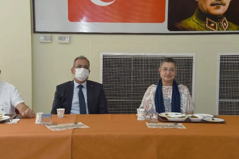 Başkan Bozdoğan: “Sağlık çalışanlarına minnettarız”
