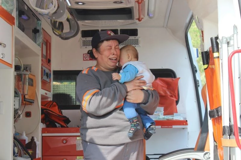 Yanan araç içinde bebeğinin de olduğunu öğrendi, sinir krizi geçirdi
