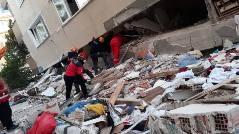 DAK İzmir’de Emine teyzeyi kurtarma çalışmalarına katıldı
