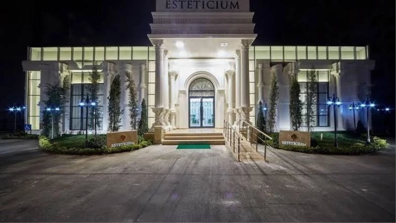 Esteticium’da kişiye özel gülüş tasarımı
