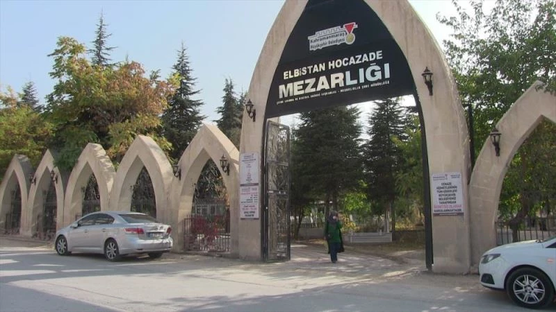 Mezarlıktaki engeller babasının kabrine ulaşması için kaldırıldı