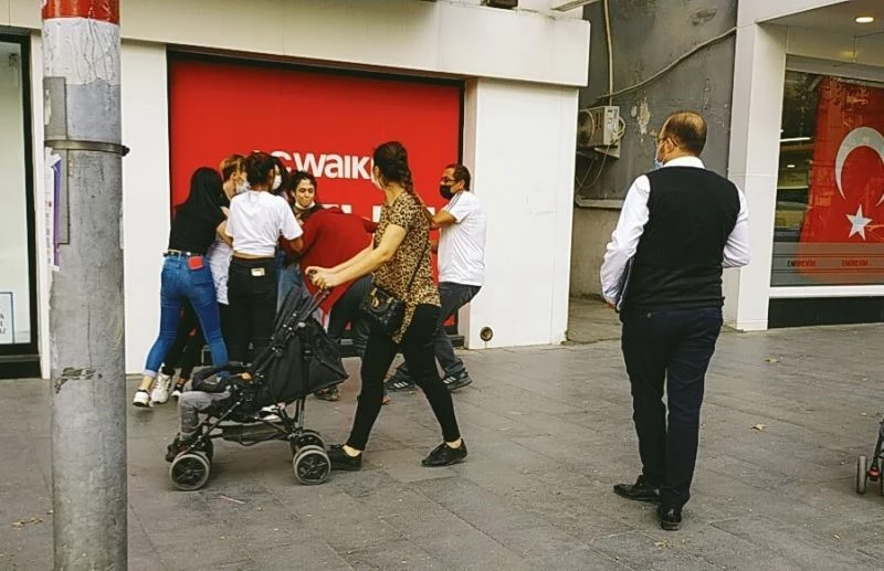 Kızlar saç saça baş başa birbirine girdi
