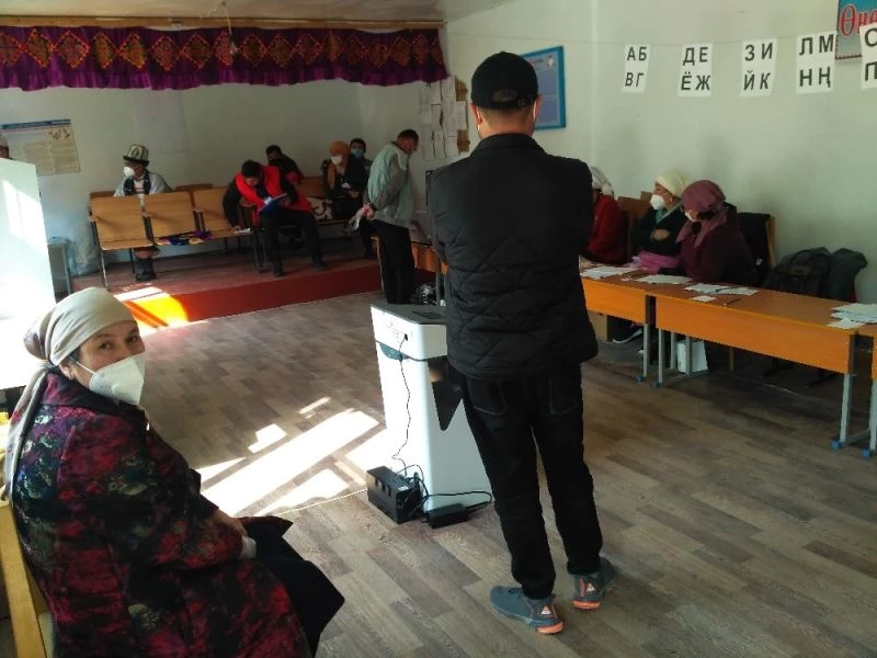 Kırgızistan’daki seçimlerde ilk sonuçlara göre 4 parti barajı aştı
