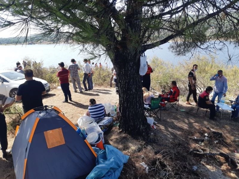 Oltasına takılan balığı çıkarmak isterken suda kayboldu
