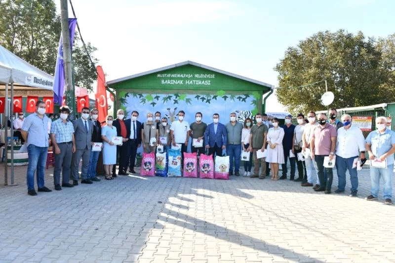 Mustafakemalpaşa’da yenilenen hayvan barınağına renk geldi
