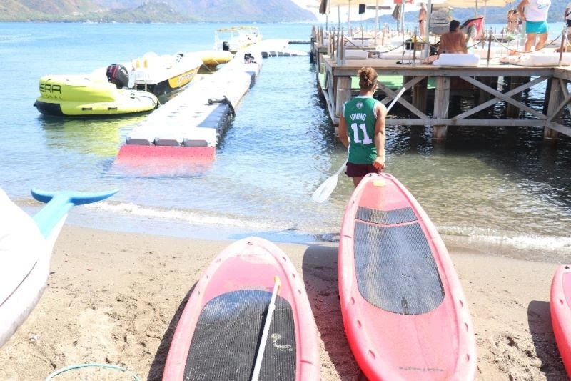 Hem yeşil sahalarda hem de mavi denizlerde koşturuyor
