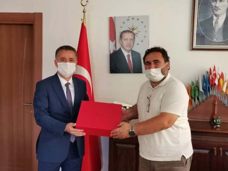Tekin, Camiler ve Din Görevliler Haftası dolayısıyla Bayburt Müftüsü Başoğlu’nu ziyaret etti
