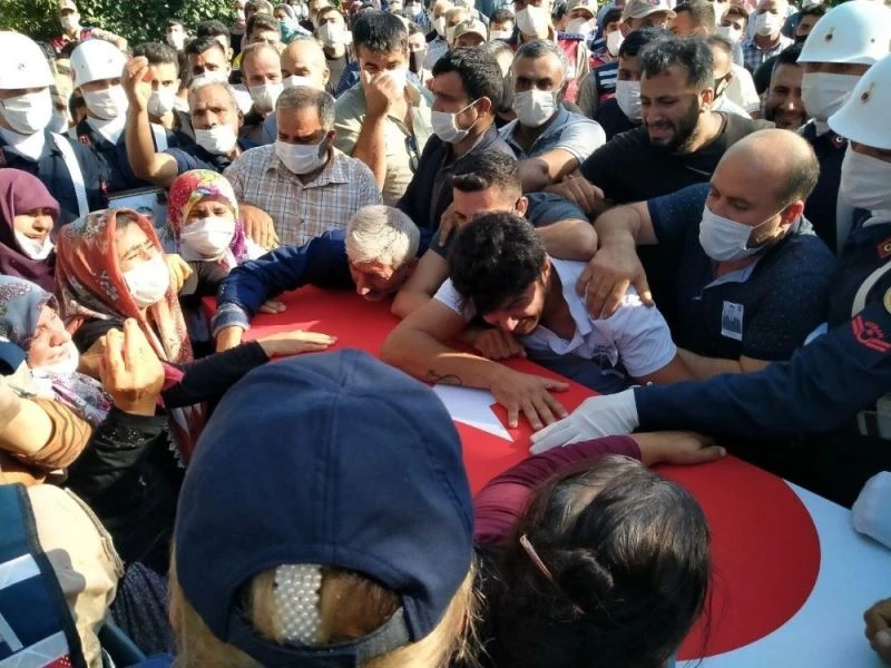 Şehit eşinin kamuflajını giydi
