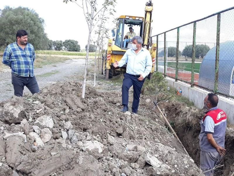 Altıntaş stadında ışıklandırma çalışmaları
