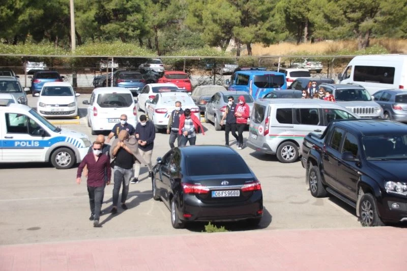 Sahte arkadaşlık sitesi üzerinden milyonlar kazandılar
