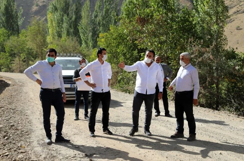 Van Büyükşehir, Bahçesaray’ın mahallelerini asfaltlıyor
