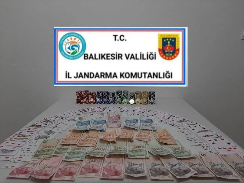 Pandemi dinlemeden kumar oynayan şahıslar hakkında işlem yapıldı
