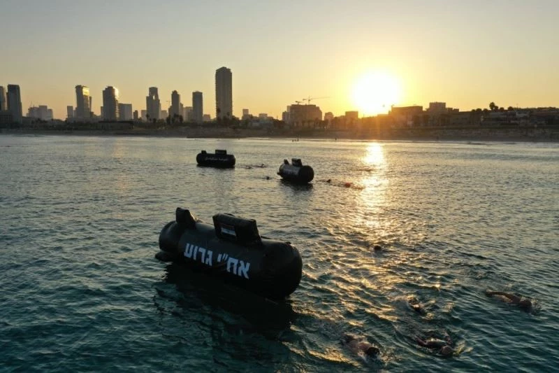 İsrail’de Netanyahu’ya karşı denizaltı protestosu
