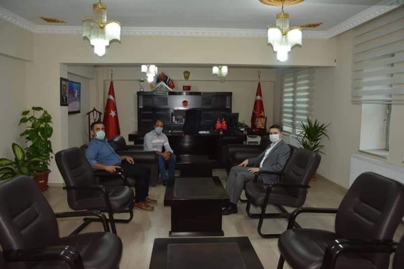 Eski kaymakamdan halefi yeni kaymakama ziyaret
