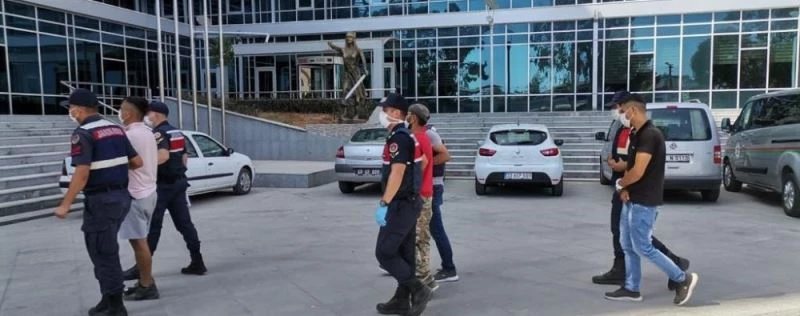 Baz istasyonundan hırsızlık yapanlar suçüstü yakalandı
