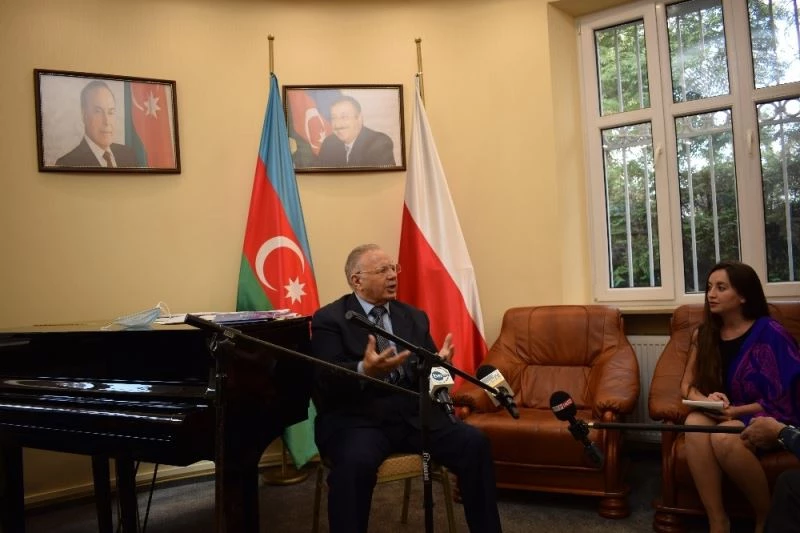 Azerbaycan’ın Varşova Büyükelçisi: 