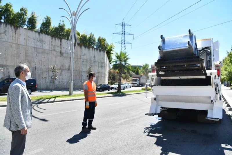 Çöp konteynerleri parfümlü dezenfektan ile yıkanıyor
