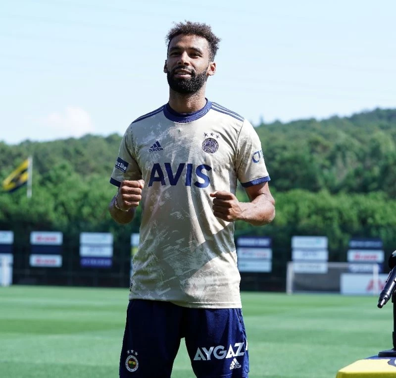 Antalyaspor, 11 futbolcuyu kadrosuna kattı, 27 futbolcu ile yollarını ayırdı
