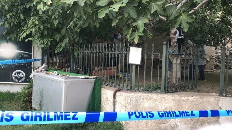 Cami avlusunda cinayet
