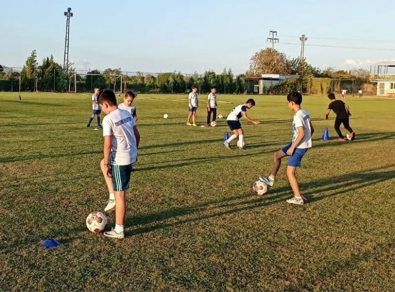 Yunusemre futbol altyapıda çalışmalar başladı
