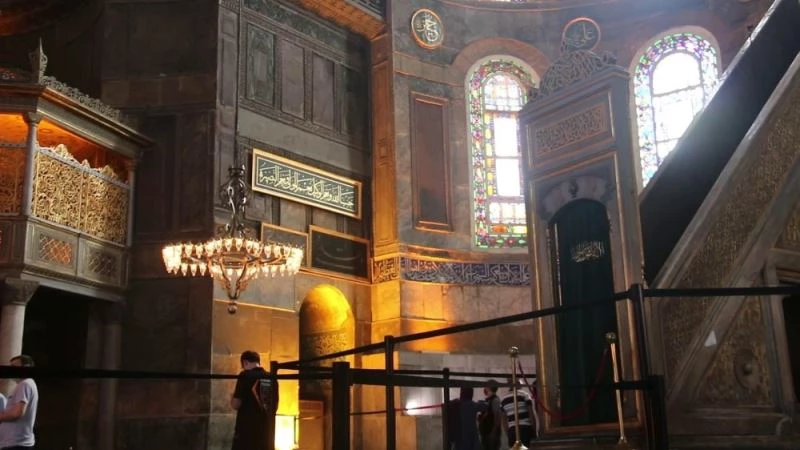 Cumhurbaşkanı Erdoğan’dan Ayasofya’ya 2 özel hat levhası
