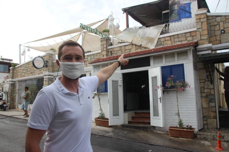 Yardım etmeye gitti, dükkanının yandığını görünce şok yaşadı
