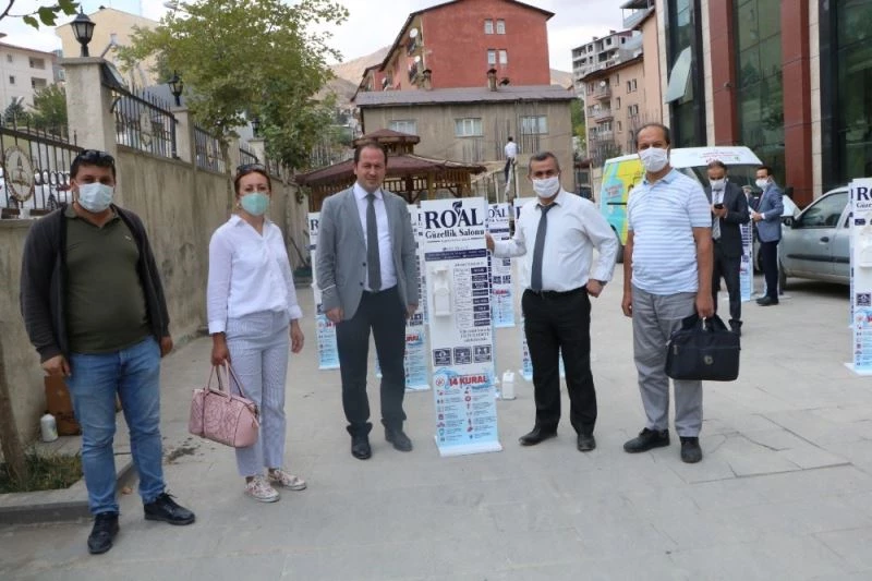 Güzellik salonundan Hakkari’deki 50 okula dezenfektan standı
