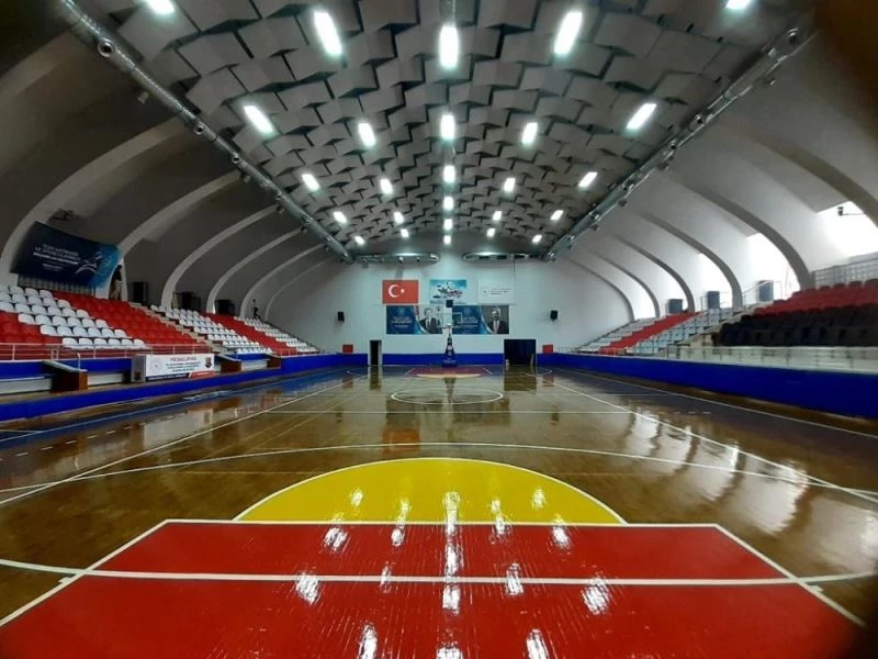 Atatürk Kapalı Spor Salonu yeni görünümüne kavuştu
