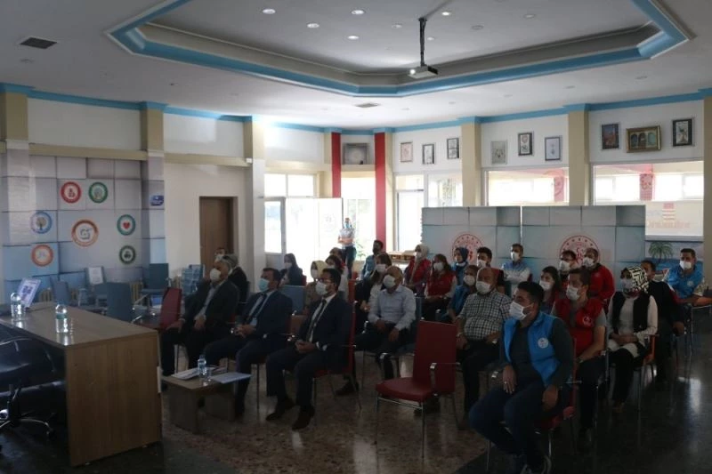 İl Müdürü Kabakçı, Gençlik Merkezi Müdürlerinden Brifing Aldı
