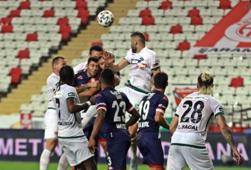 Antalyaspor’da Serdar ve Drole ilk yarıyı kapattı
