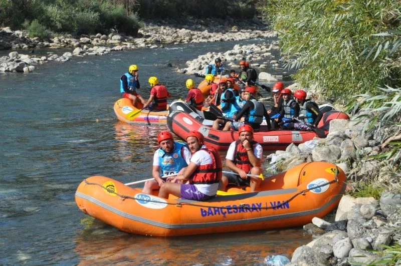 Habur Çayında rafting heyecanı başladı
