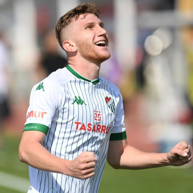 Bursaspor’u Burak Kapacak sırtlıyor
