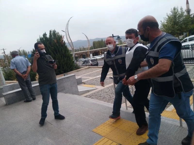 Canlı yayında işlediği cinayeti itiraf eden Süleyman Gürbüz Gediz’de adli makamlara sevk edildi
