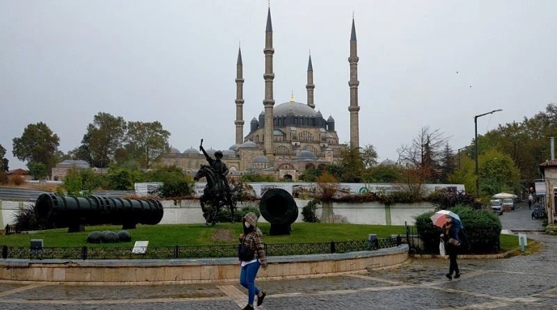 Meteoroloji uyarmıştı, yağmur şiddetini artırarak devam ediyor
