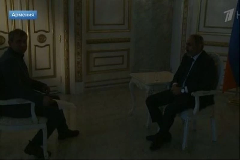 Paşinyan, Rus kanalına röportaj verirken elektriksiz kaldı
