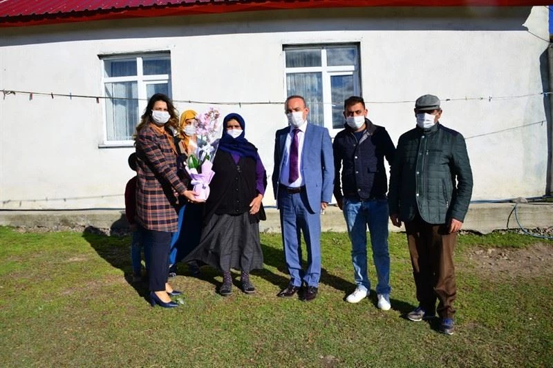 Vali Hüseyin Öner ve eşi Zehra Mine Öner, Şehit ailesi ziyaretlerine devam ediyor
