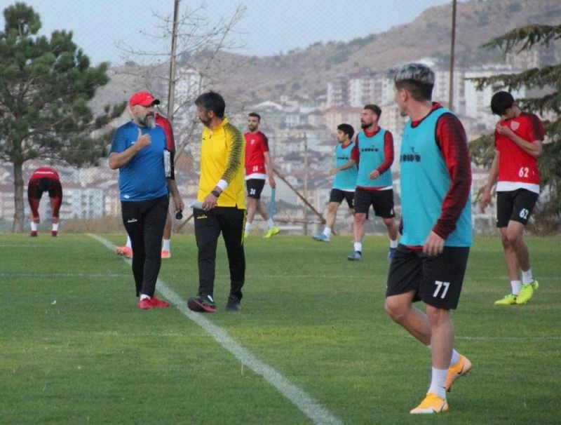 Teknik Direktör Korkmaz, antrenmanları drone ile takip ediyor
