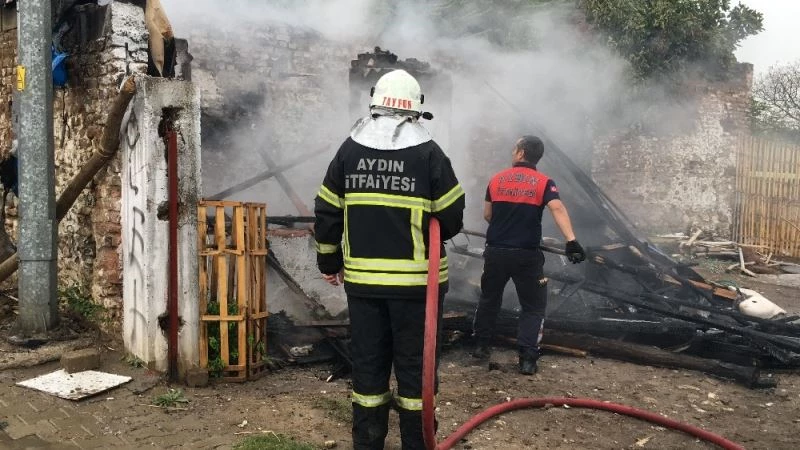 Çöpten bulduğu parfüm şişesi evi yaktı
