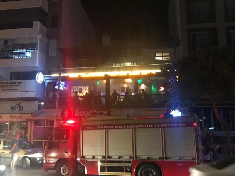 Mutfakta yangın çıktı, vatandaşlar eğlenmeye devam etti
