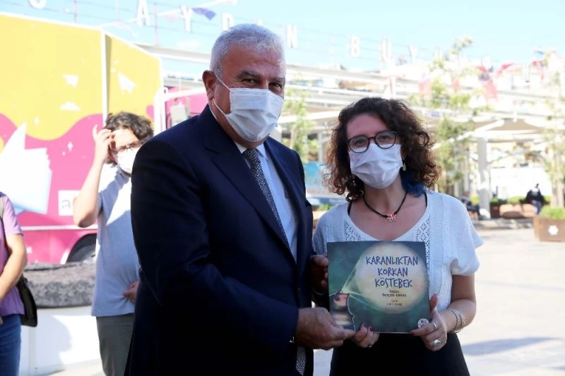 Başkan Atay yazarlar ve kitapseverler ile bir araya geldi
