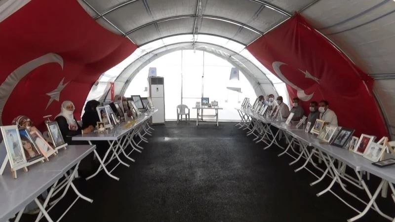 HDP önündeki ailelerin evlat nöbeti 401’inci gününde
