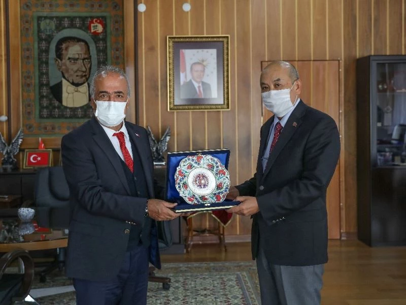 Moğolistan Ankara Büyükelçisinden Atatürk Üniversitesine ziyaret
