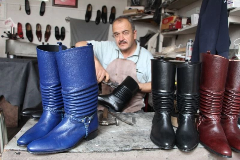 Türkiye’nin dört bir yanına körüklü çizme gönderiyor
