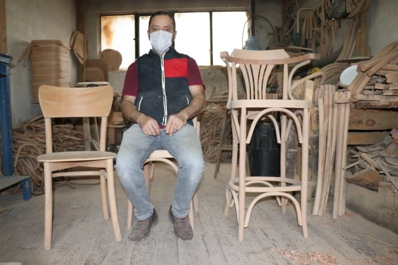 200 yıl teknikle 62 yıldır ahşap sandalye üretiyorlar
