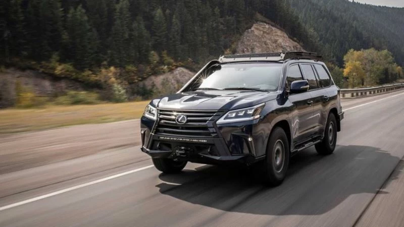 Lexus, SUV konsepti ve kadın pilotlarla ralliye katılıyor