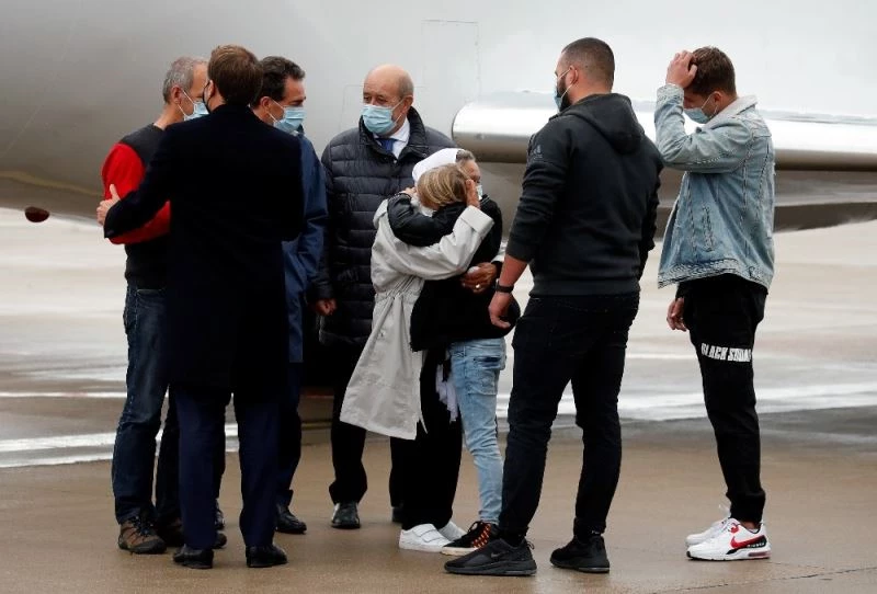 Mali’deki 4 yıllık esaretten kurtulan 75 yaşındaki Fransız aktivist kadın Müslüman oldu
