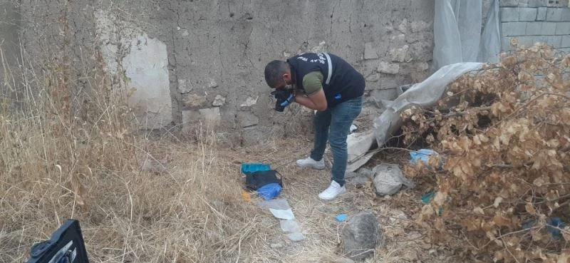 Çantasındaki parayı alıp kaçtılar
