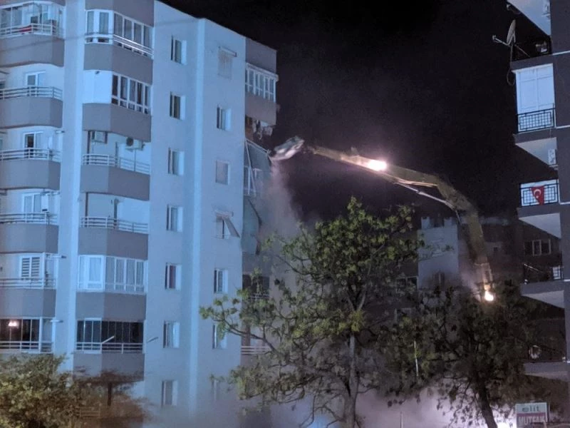 10 katlı Yılmaz Erbek apartmanında yıkım başladı

