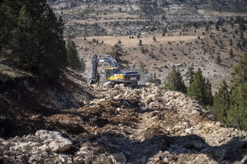 Mut-Ermenek arasında yol çalışmalarına başlandı
